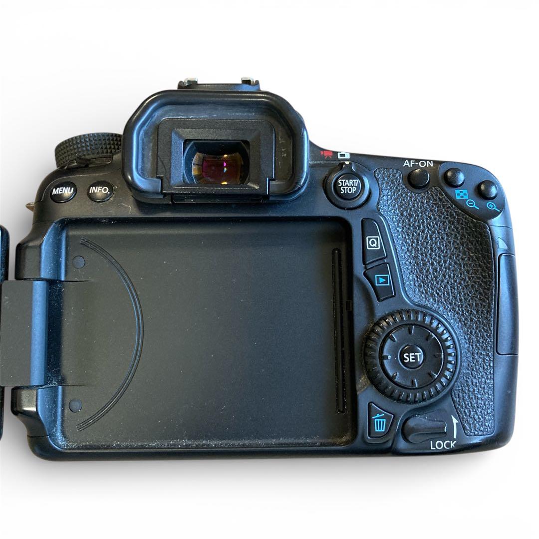 Canon EOS 70D 18-135mm レンズ付 Wi-Fi搭載 一眼レフ