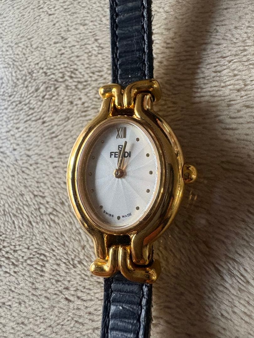 FENDI アナログ腕時計 ゴールド/ブラック