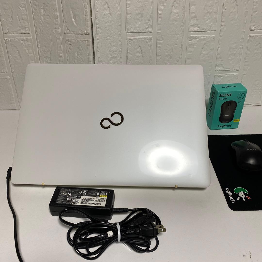 Windows11 オフィス付きSSDサクサク起動　Corei7 ホワイト富士通