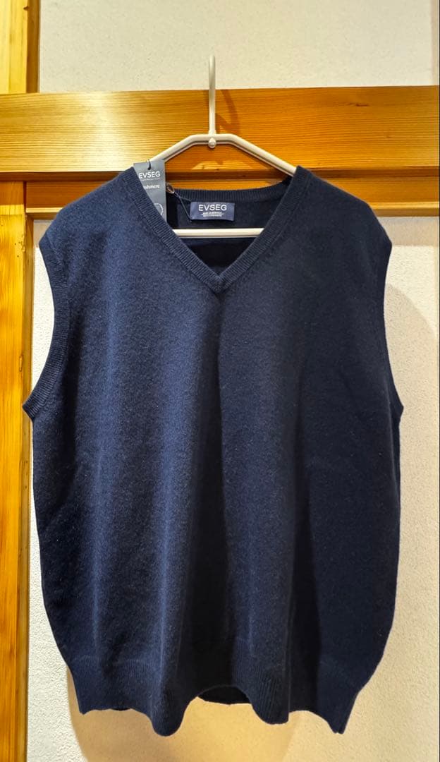 カシミヤ100%Vネックベスト