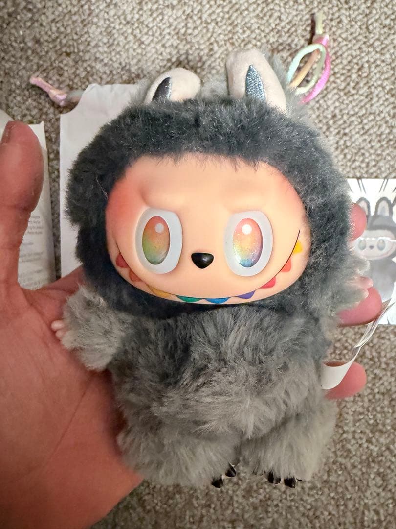 レアカラー！　POPMARTLabubu エナジー　ラブブシークレット