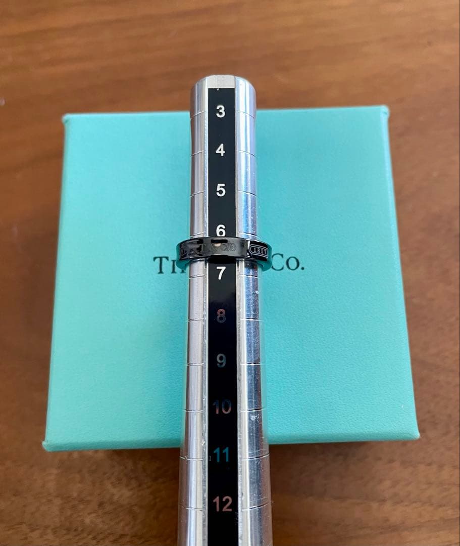 美品 ティファニー 1837 ナローリング ミッドナイト ブラックチタン6.5号