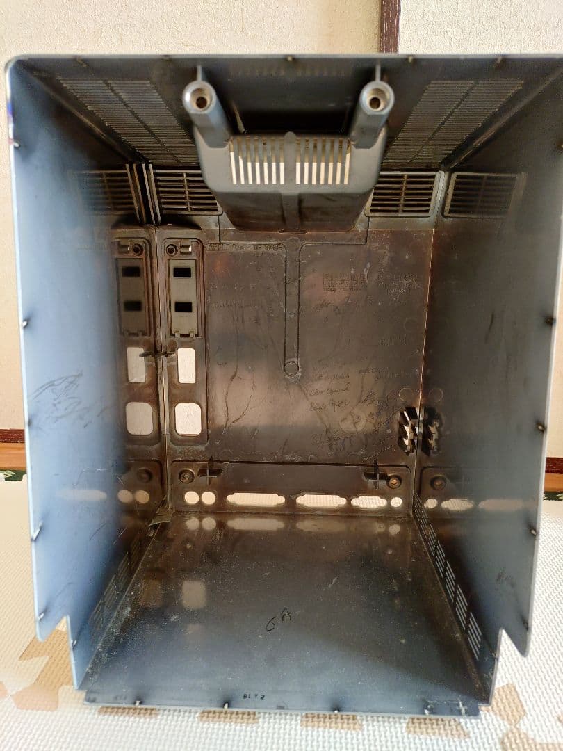 アップル マッキントッシュ ケースと液晶モニター