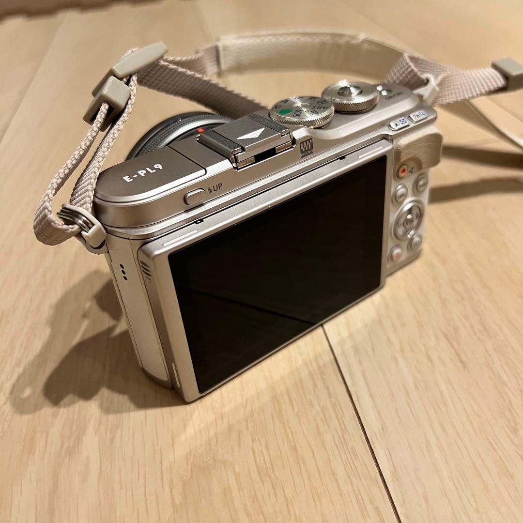 【21時まで】Olympus E-PL9 ミラーレス一眼 ホワイト 白 カバー付