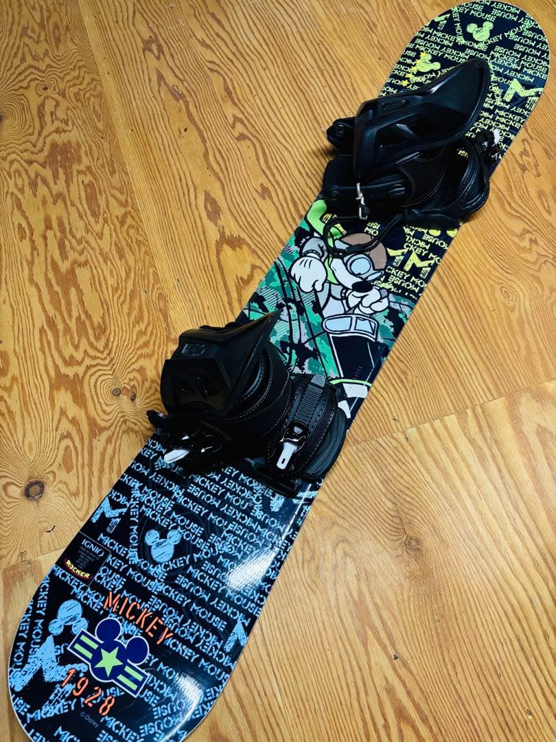 ミッキーマウス スノーボードセット　ヘルメット付