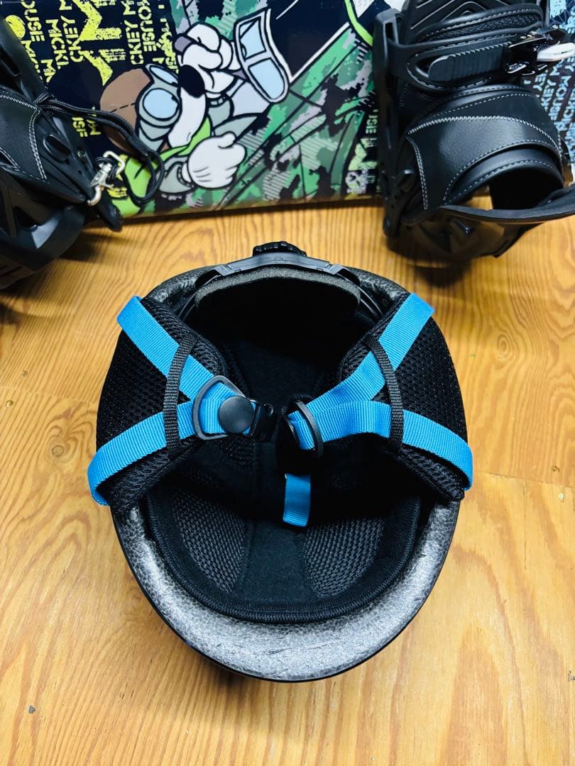 ミッキーマウス スノーボードセット　ヘルメット付