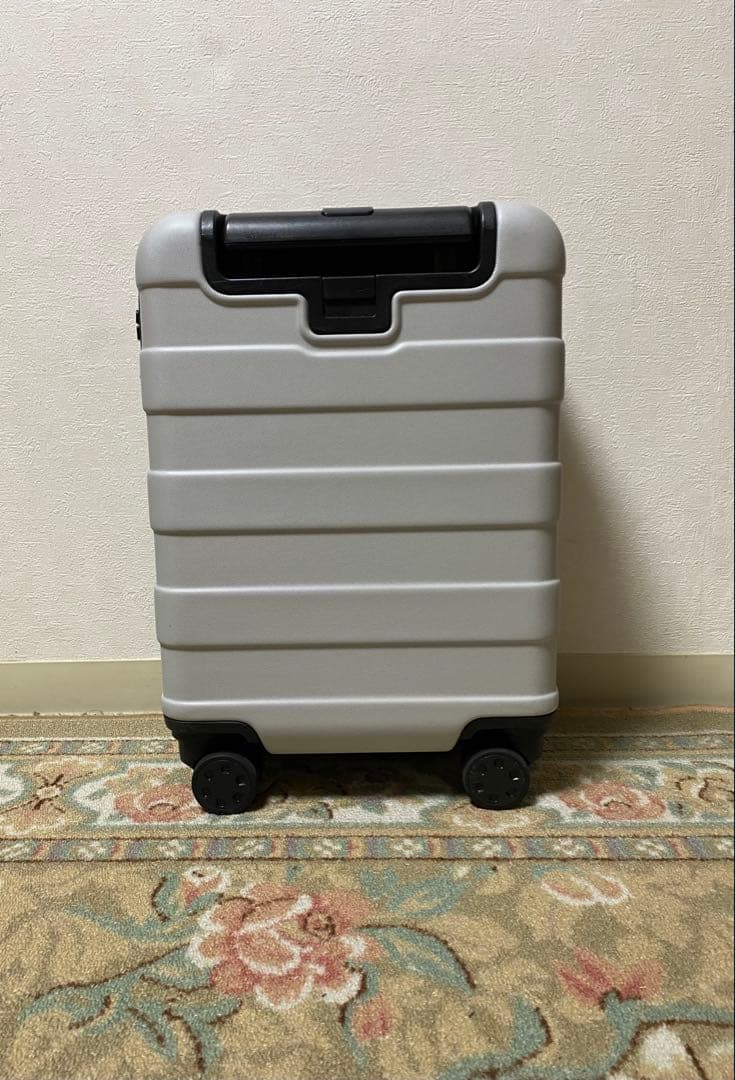 MUJI無印良品　バーを自由に調節できる　ハードキャリーケース（２０Ｌ）