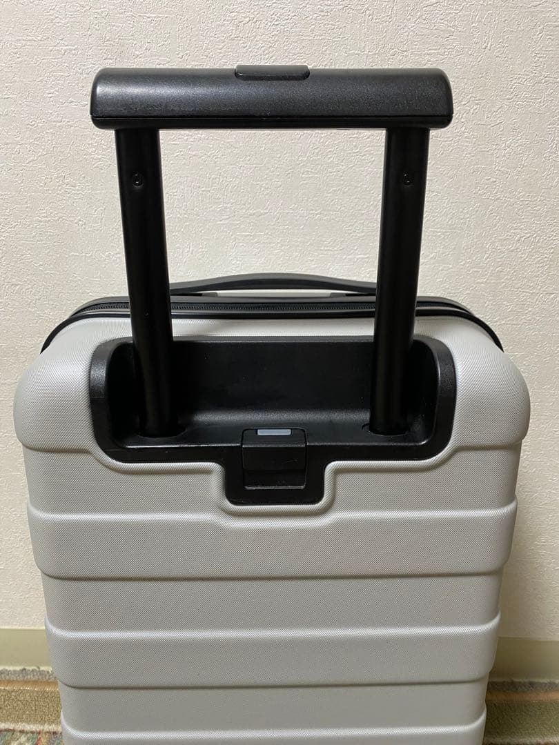 MUJI無印良品　バーを自由に調節できる　ハードキャリーケース（２０Ｌ）
