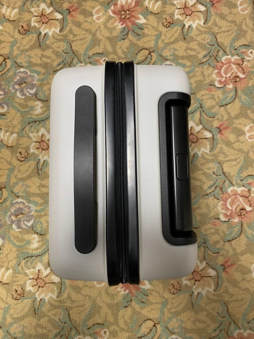 MUJI無印良品　バーを自由に調節できる　ハードキャリーケース（２０Ｌ）