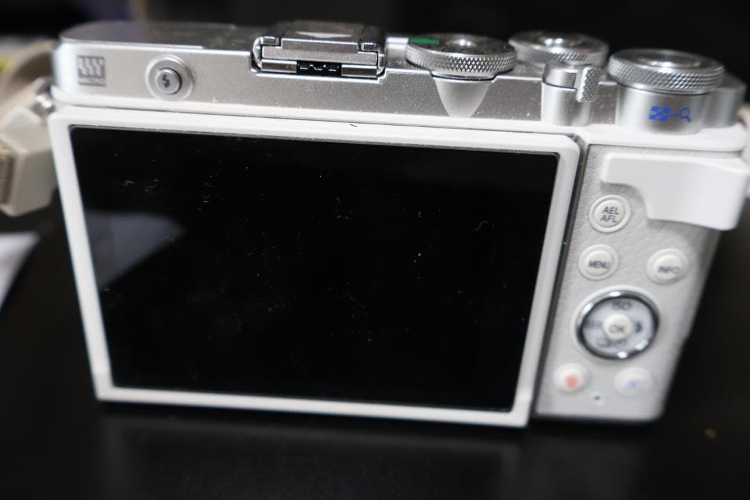 【値下げ】OLYMPUS PEN EP-7 ダブルズームレンズキット