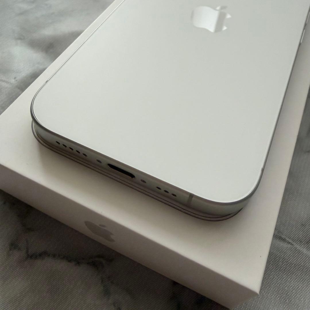 【美品】Apple iPhone 16 128GB ホワイト