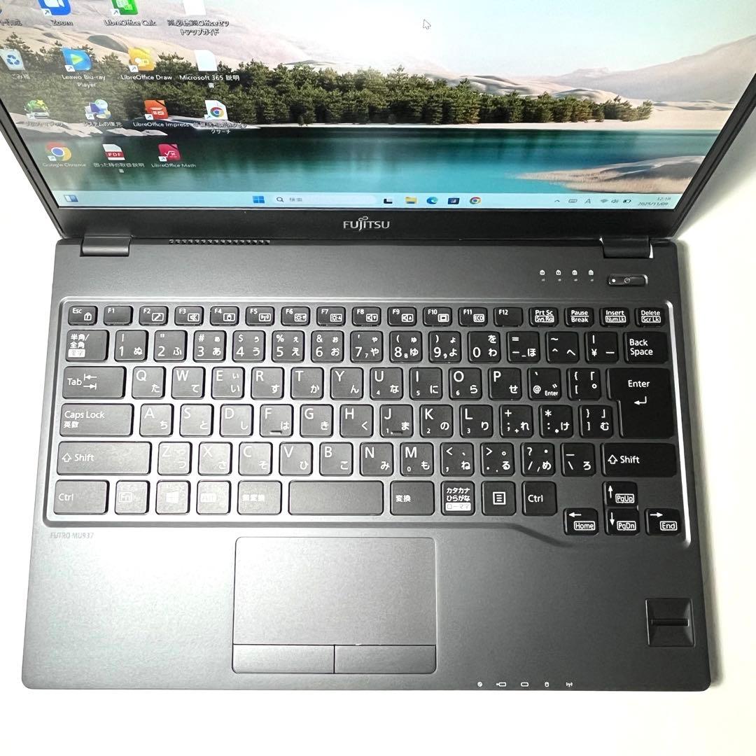 ☆超軽量コンパクト☆SSD搭載快速！カメラ付きノートパソコン 富士通 Win11