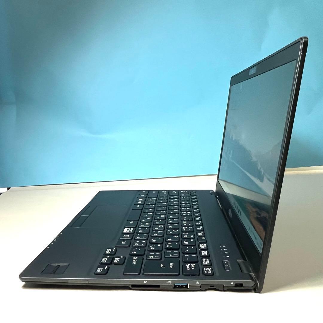 ☆超軽量コンパクト☆SSD搭載快速！カメラ付きノートパソコン 富士通 Win11