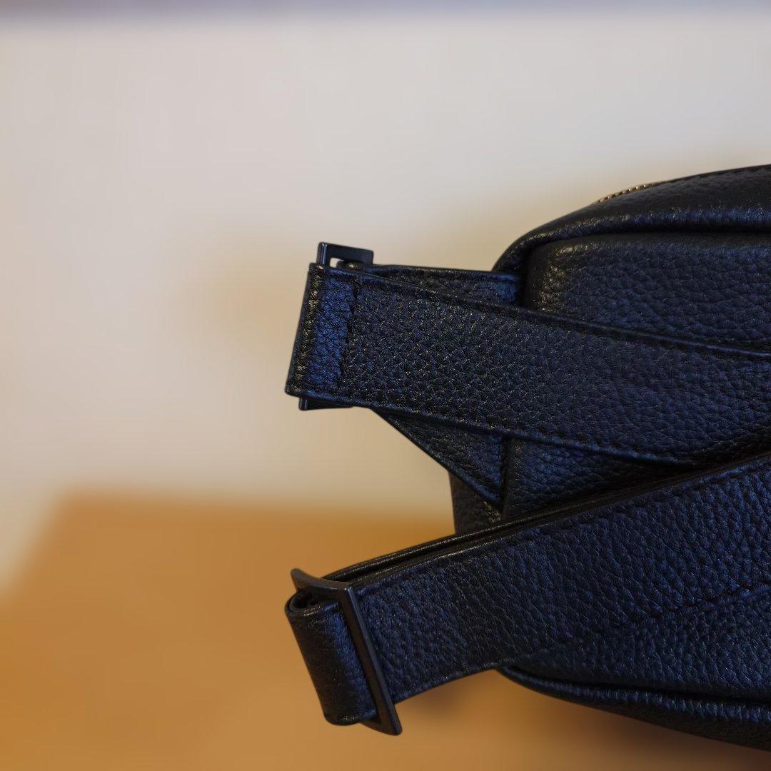 HushTug　ボディバッグ