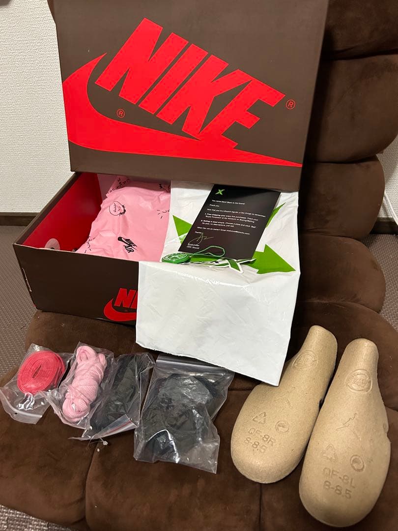 Travis Scott × Nike Air Jordan 1 Low