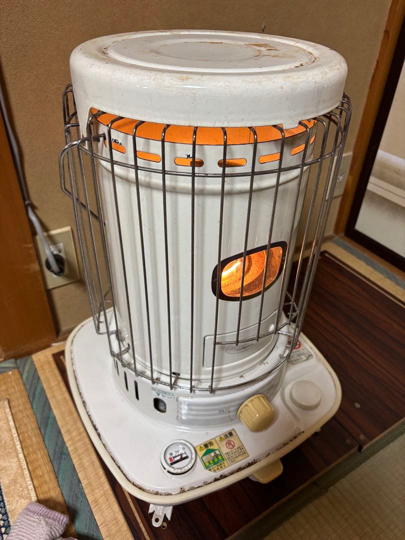 送料込 コロナ 灯油ストーブ 円筒形 ホワイト