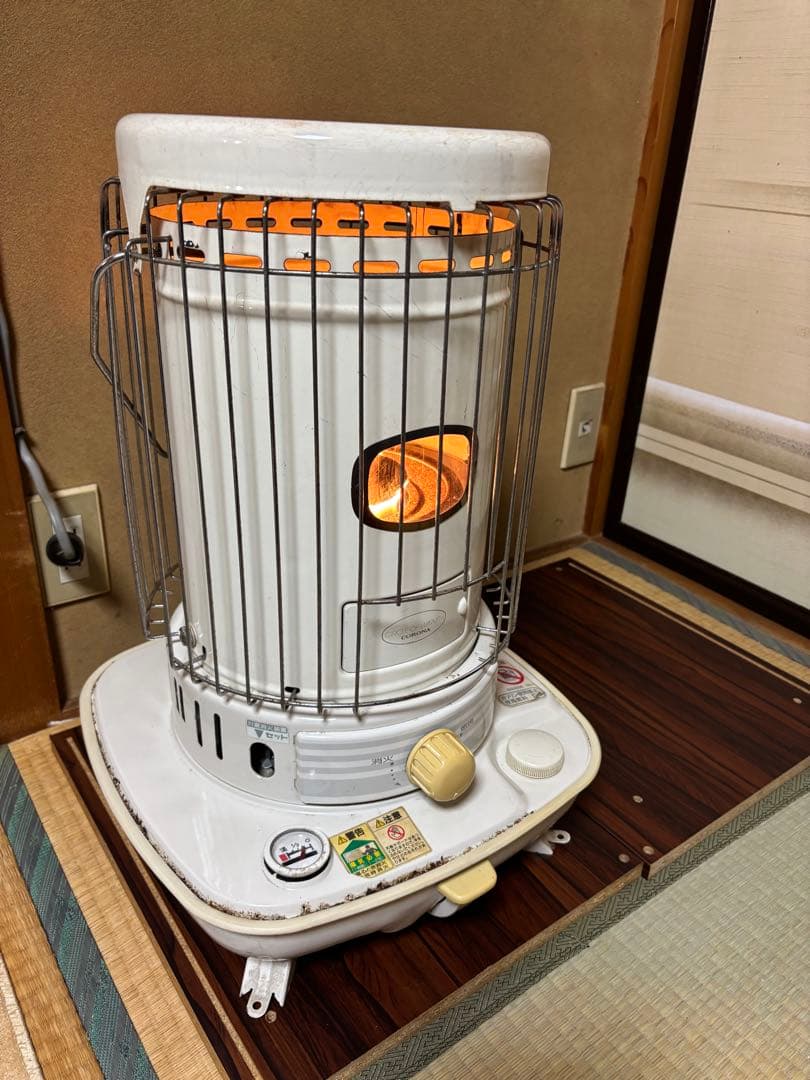 送料込 コロナ 灯油ストーブ 円筒形 ホワイト