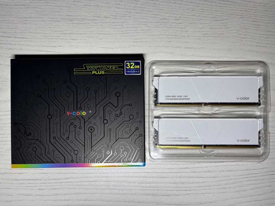 v-color 32GB DDR4-3600（16GB×2）ホワイト