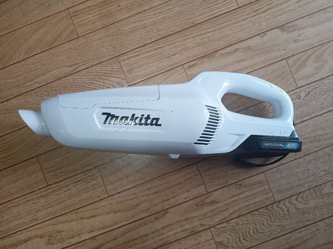 マキタ10.8V充電式クリーナーCL107FD　 バッテリー、充電器付