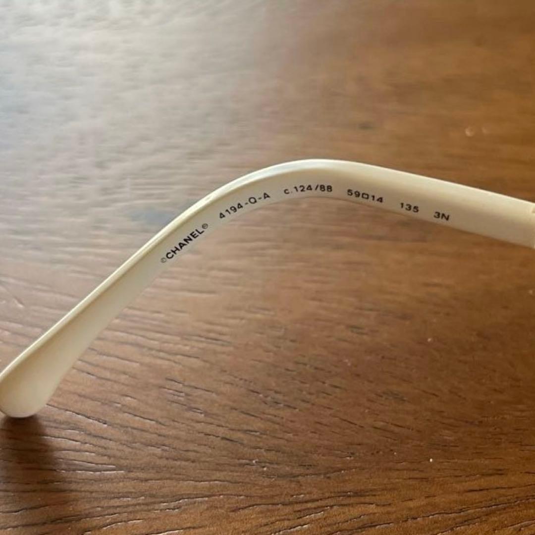 CHANEL アビエーターサングラス シルバー/ホワイト　ケース付き