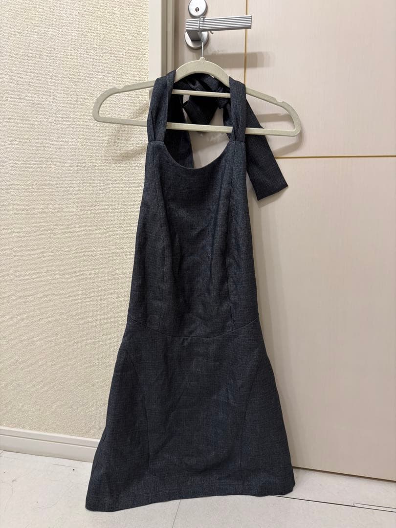 theredthread バックレスリボン付きミニワンピース