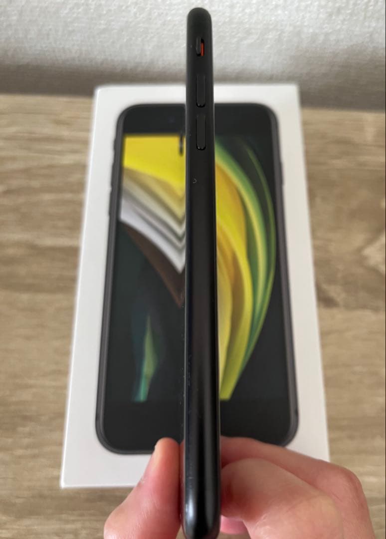 美品 Apple iPhone SE 第2世代 ブラック 64GB