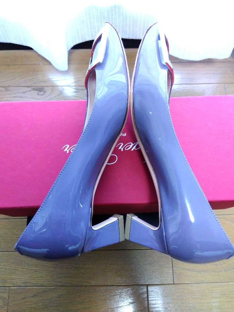 ROGER VIVIER ロジェヴィヴィエ トランペットパンプス パテントレザー