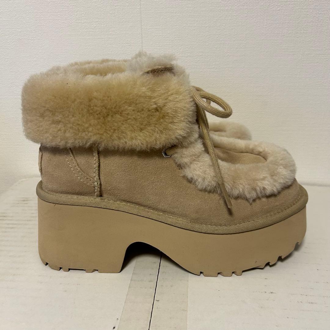 UGGアグ　ESMEE LACEUPムートンブーツ厚底ブーツ