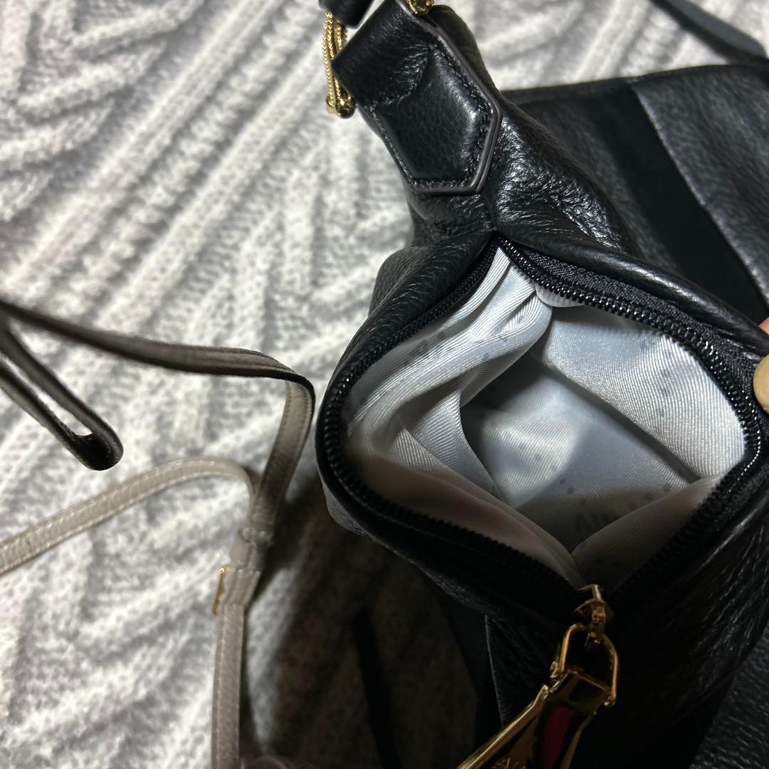 ブラックレザーショルダーバッグ