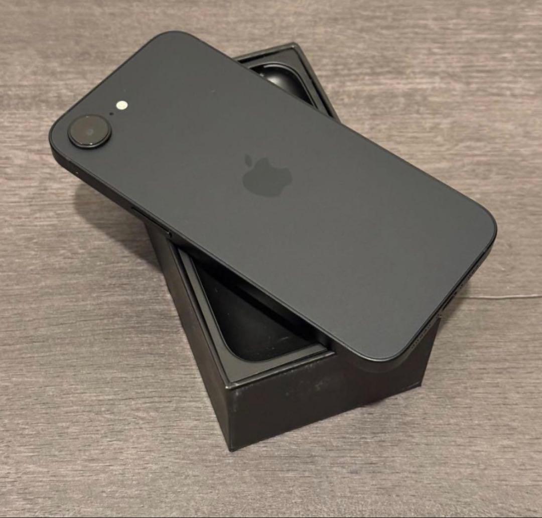 【中古】Apple iPhone16eブラック 本体