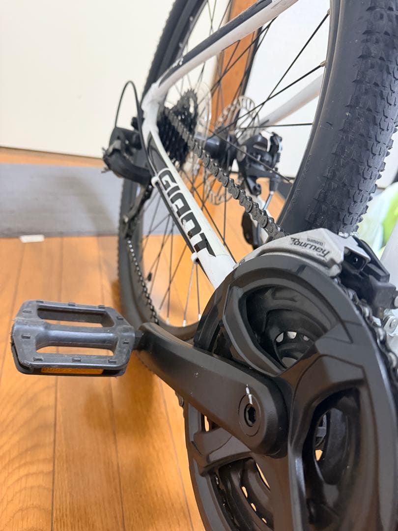 GIANT マウンテンバイク ホワイト local pick up only