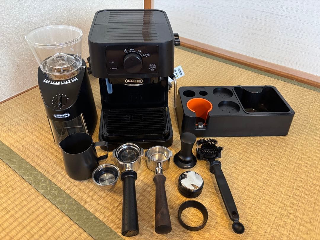 DeLonghi エスプレッソマシン コーヒーグラインダセット　ラテアート