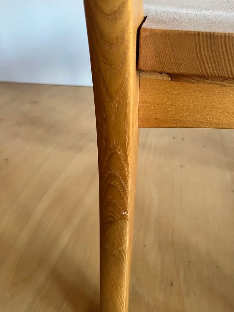 無垢材の椅子 タモ無垢材