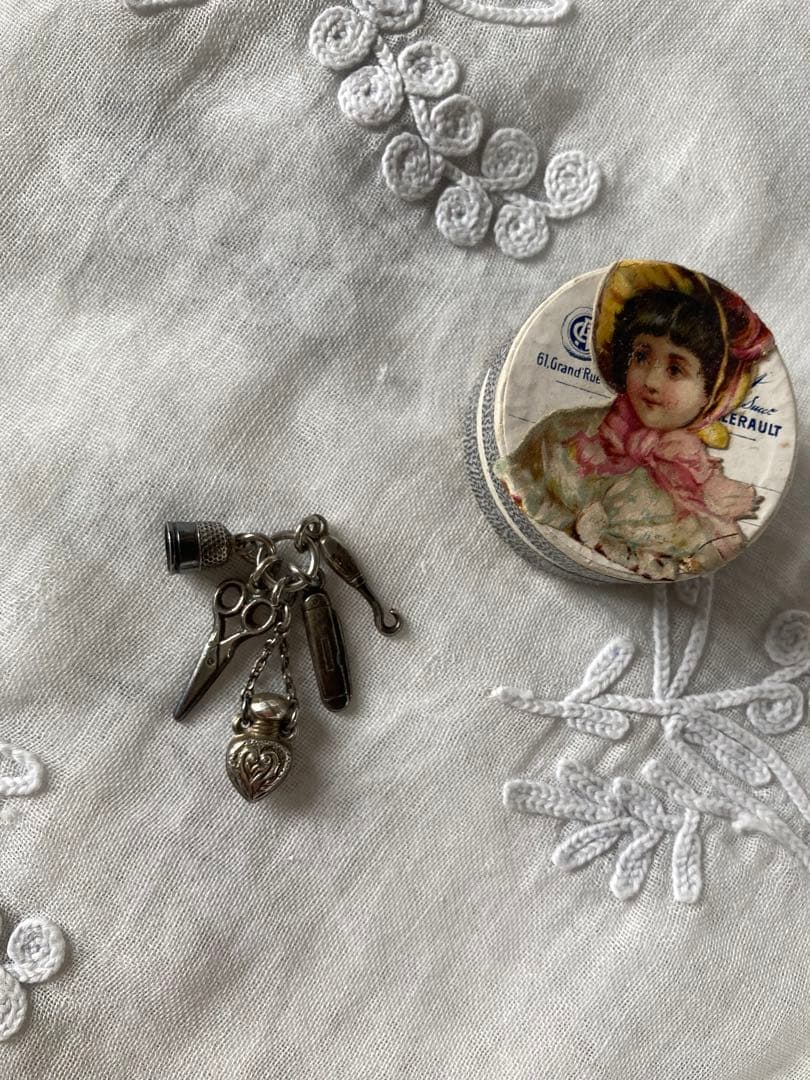 フランス アンティーク シルバー製ミニョネット用シャトレーン 純銀製ドール小物