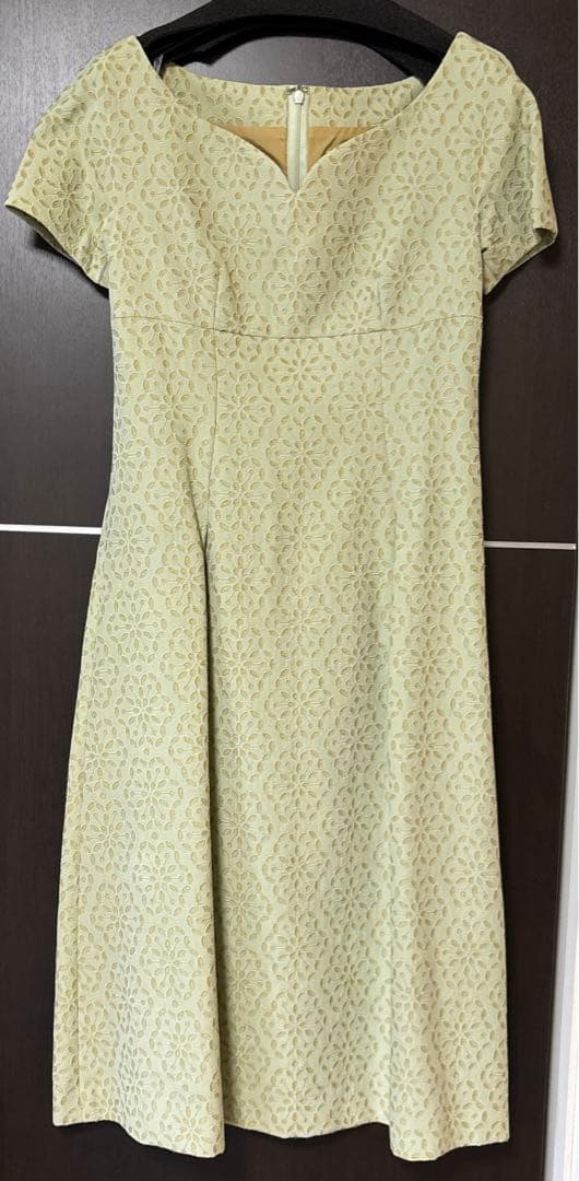 シビラ 薄い緑色のフォーマルスーツ