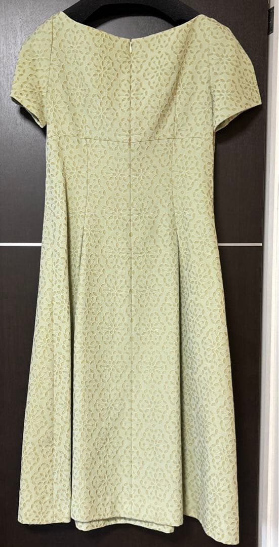 シビラ 薄い緑色のフォーマルスーツ