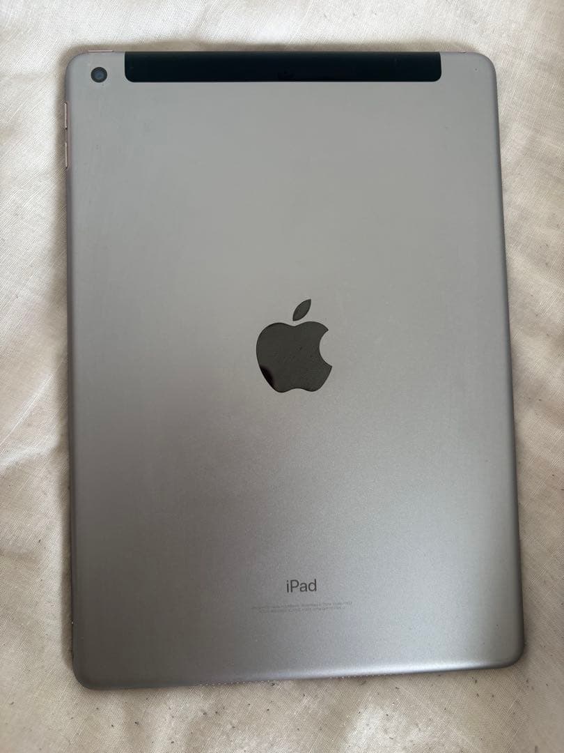 Apple iPad シルバー WiFi＋Cellularモデル