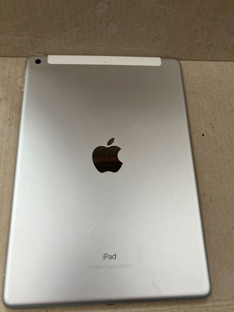 Apple iPad 第5世代 32GB スペースグレー 本体