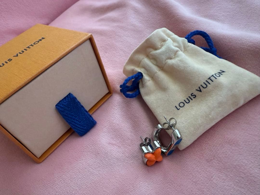 ルイヴィトン ピアス LV ビーズ 2つセット(黄色の丸のついた2つです)