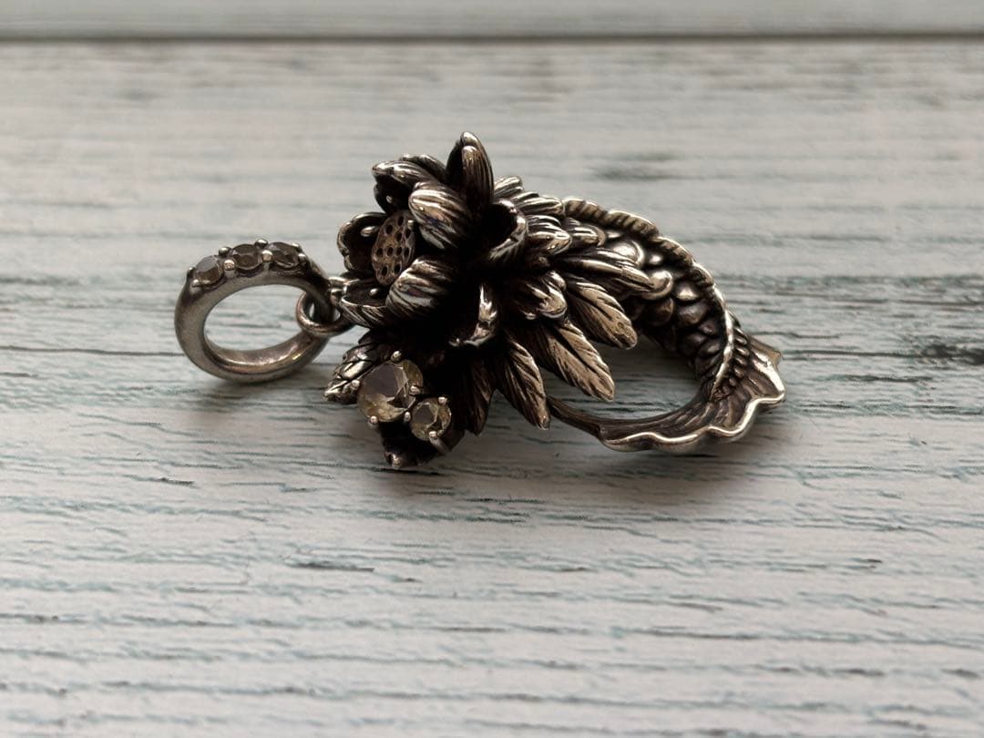 ブラッディマリー ロータスヘッド 蓮魚 ペンダントトップ　ネックレス