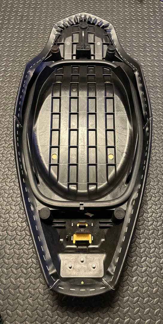 美品　NMAX 155 純正シート　ヤマハ