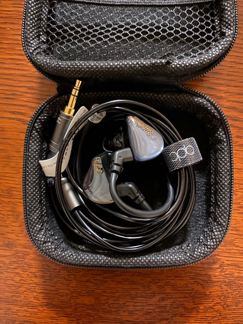 qdc SUPERIOR Piano Black +バランスケーブル付き