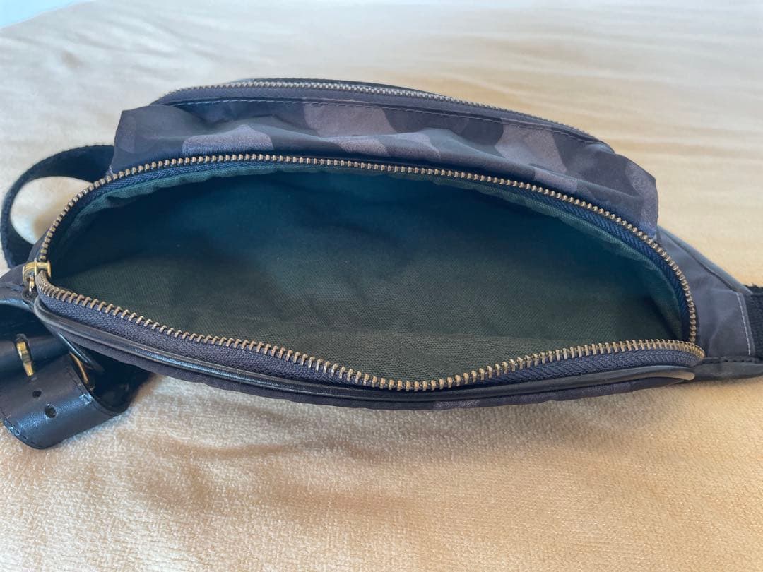 迷彩柄 ボディバッグ ナイロン製