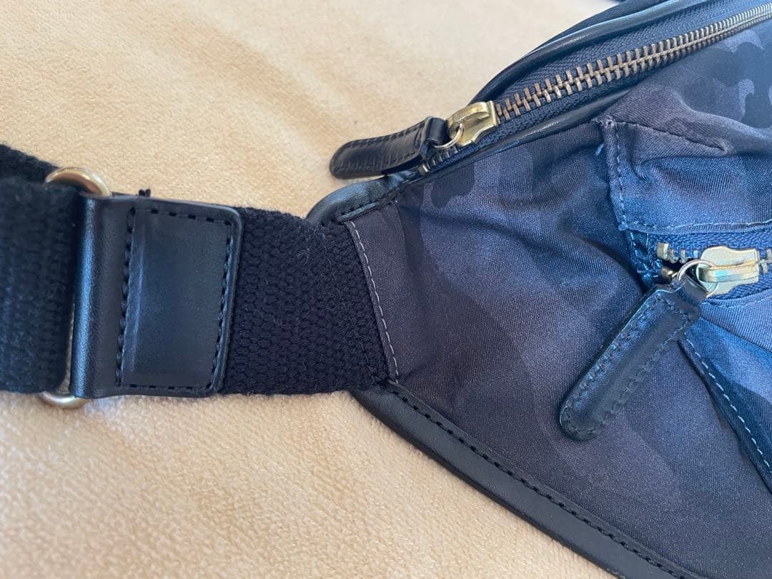 迷彩柄 ボディバッグ ナイロン製