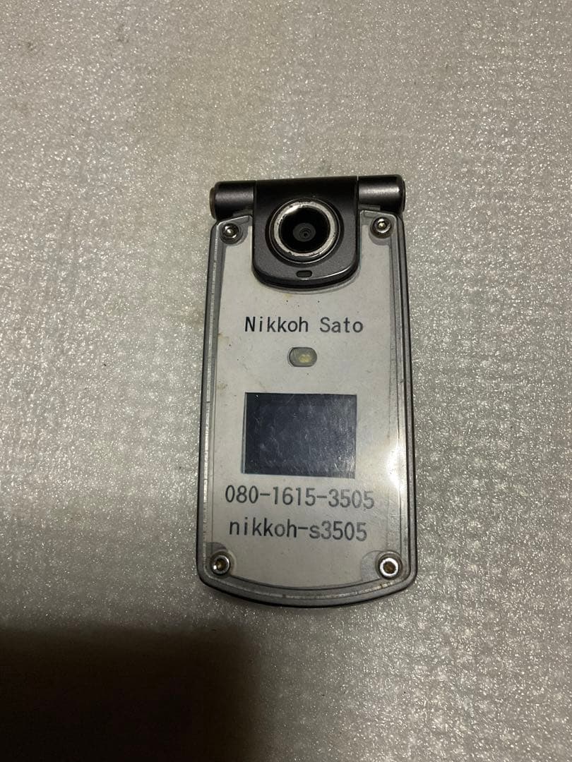 NTT docomo／ガラゲー携帯電話3機種。【使っていた物です　ジャンク品】。