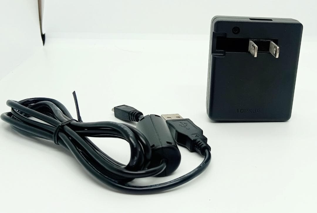 Nikon COOLPIX S3000 Silver デジタルカメラ 充電器付き