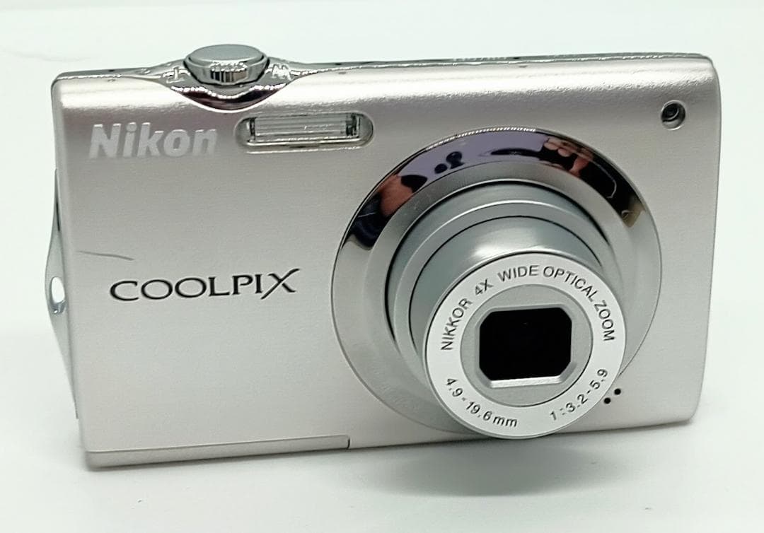 Nikon COOLPIX S3000 Silver デジタルカメラ 充電器付き