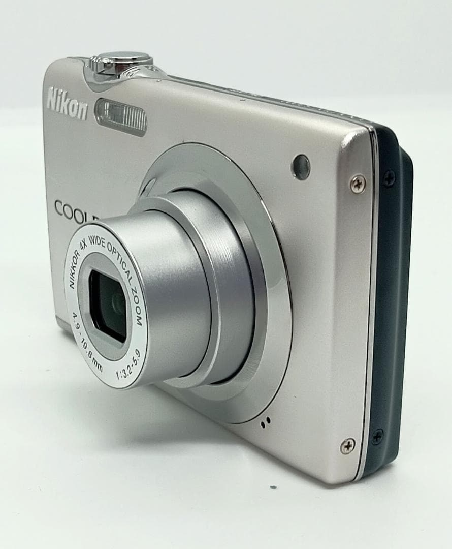 Nikon COOLPIX S3000 Silver デジタルカメラ 充電器付き