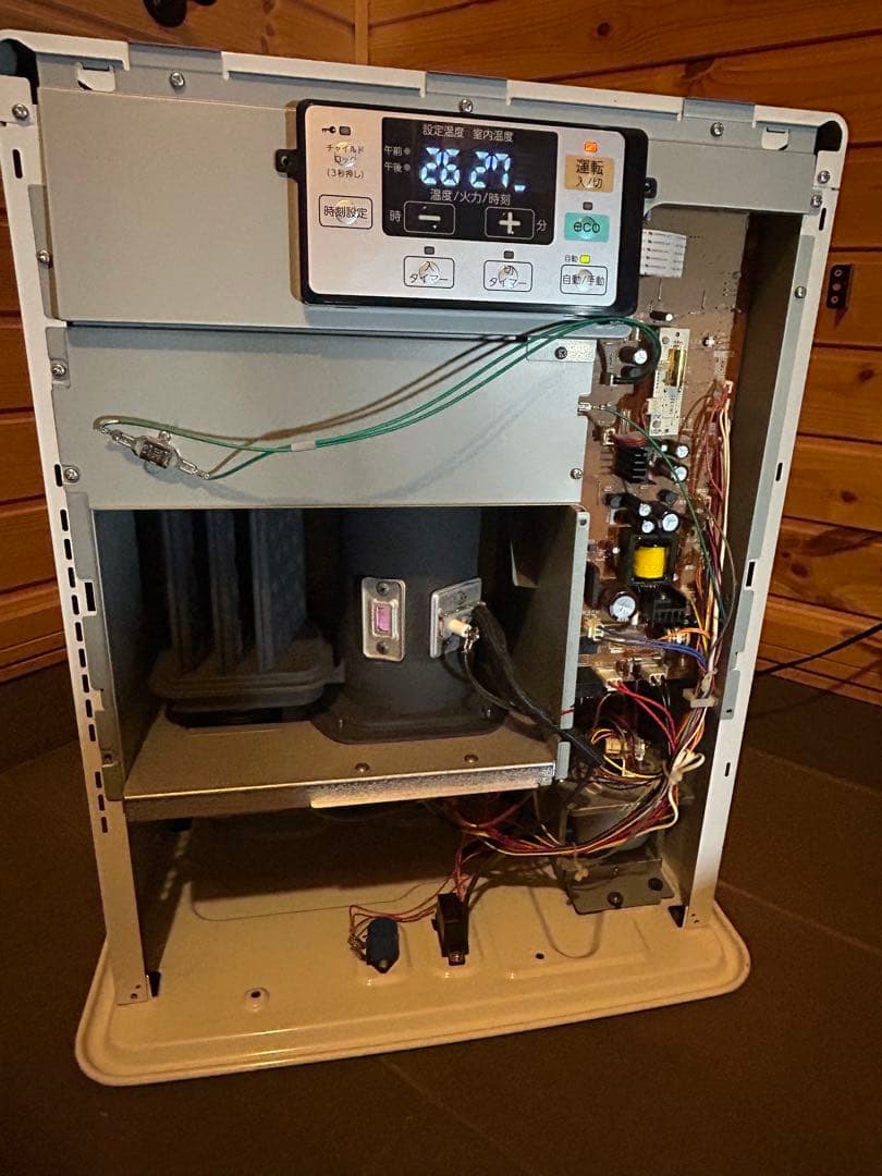 コロナFFストーブ中古　　（排気筒は新品）　　2018年製