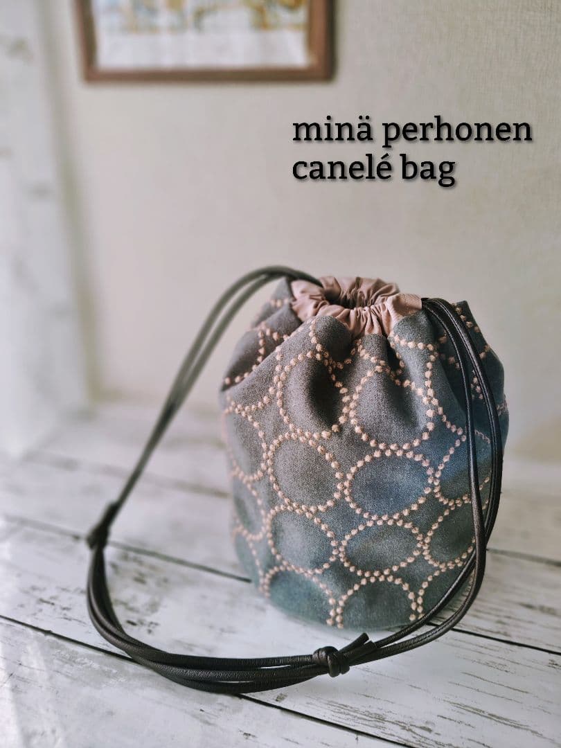 ミナペルホネン dop gray 巾着ショルダー カヌレバッグ タンバリン